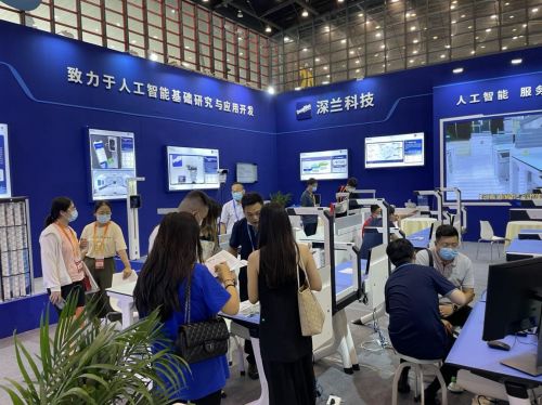 深蘭科技攜新品閃耀第四屆河南教育裝備博覽會，引領教育智能化新浪潮